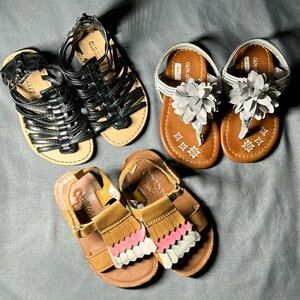 Girls sandal bundle 3 pairs~Old Navy(1)~ Oshkosh (2)~size 6